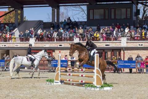 Easter Show Jumping Race